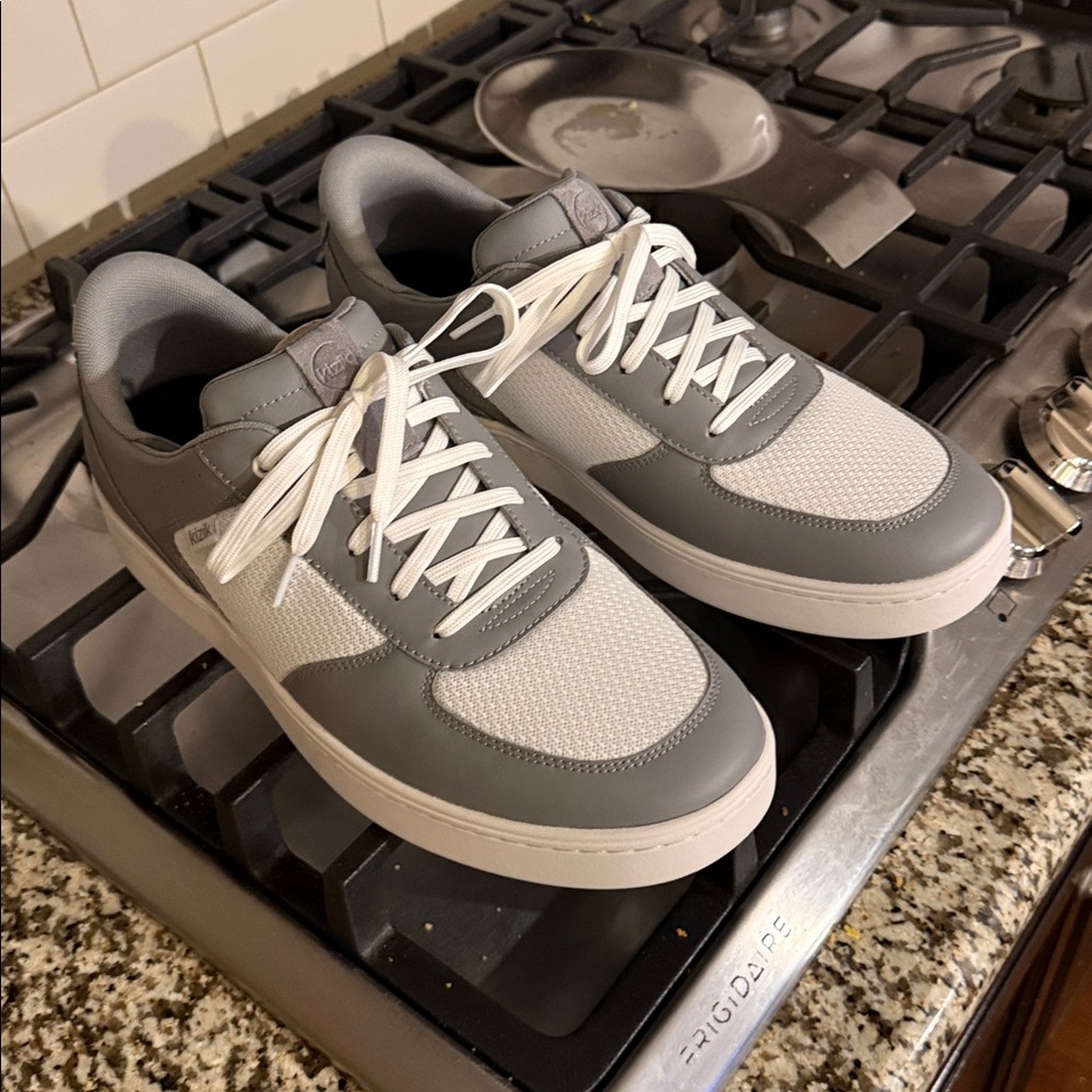 Kizik NWT men’s sneaker